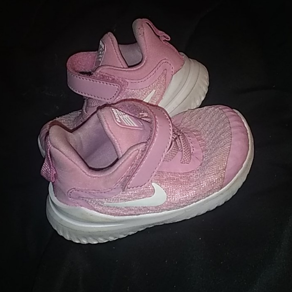 size 4c pink nike shoes